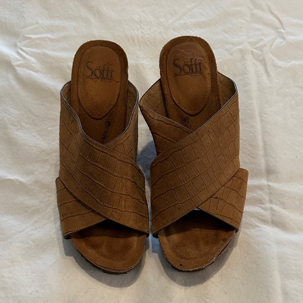 Sofft Tan Croc-Embossed Crisscross Slide Mules